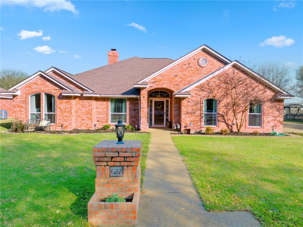 627 Wheatland Drive, McGregor, Texas image 1