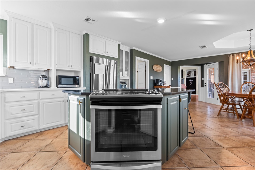 627 Wheatland Drive, McGregor, Texas image 10