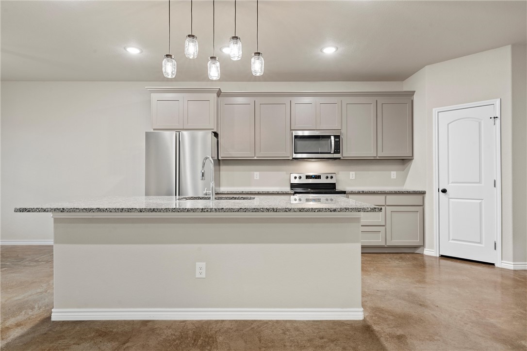601 N College Avenue, West, Texas image 4