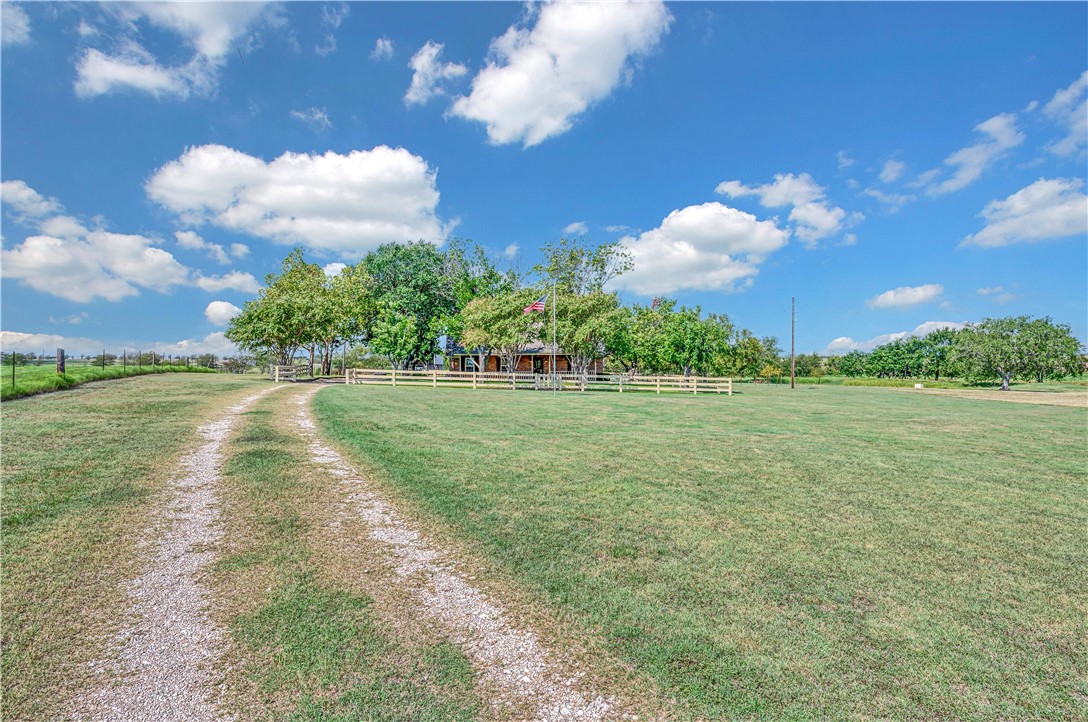 443 Rost Road, McGregor, Texas image 2