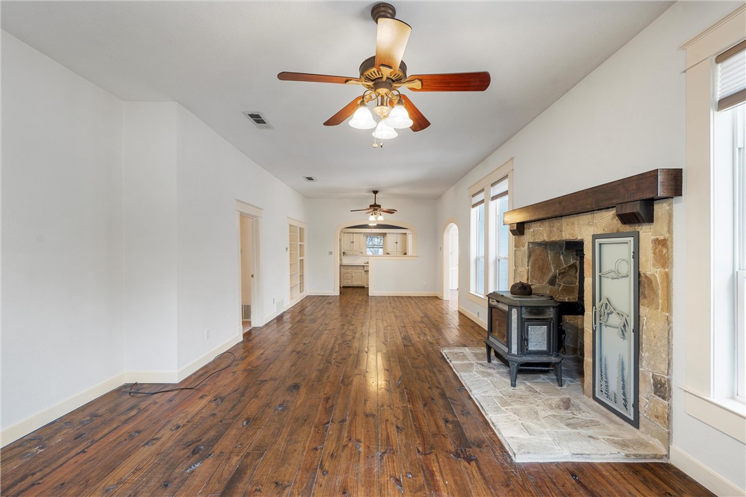 206 Brazos Oaks Drive, Waco, Texas image 6