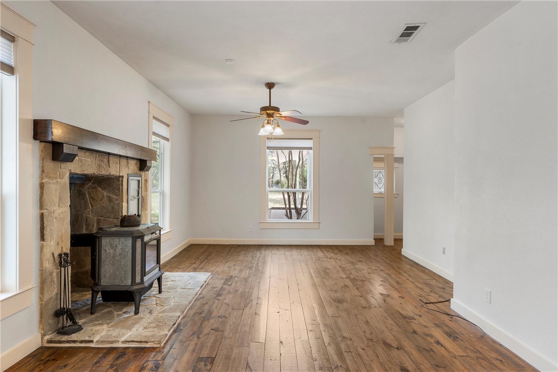 206 Brazos Oaks Drive, Waco, Texas image 8