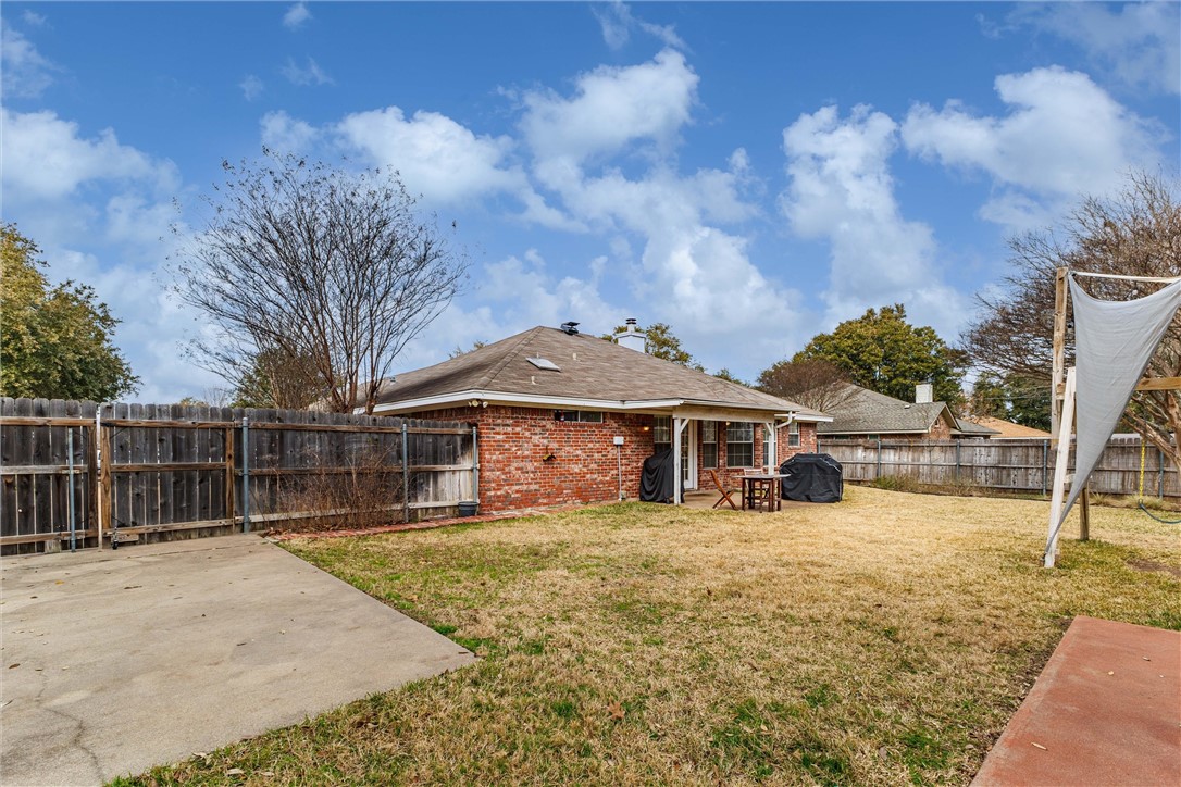 806 Crested Butte Drive, Hewitt, Texas image 25