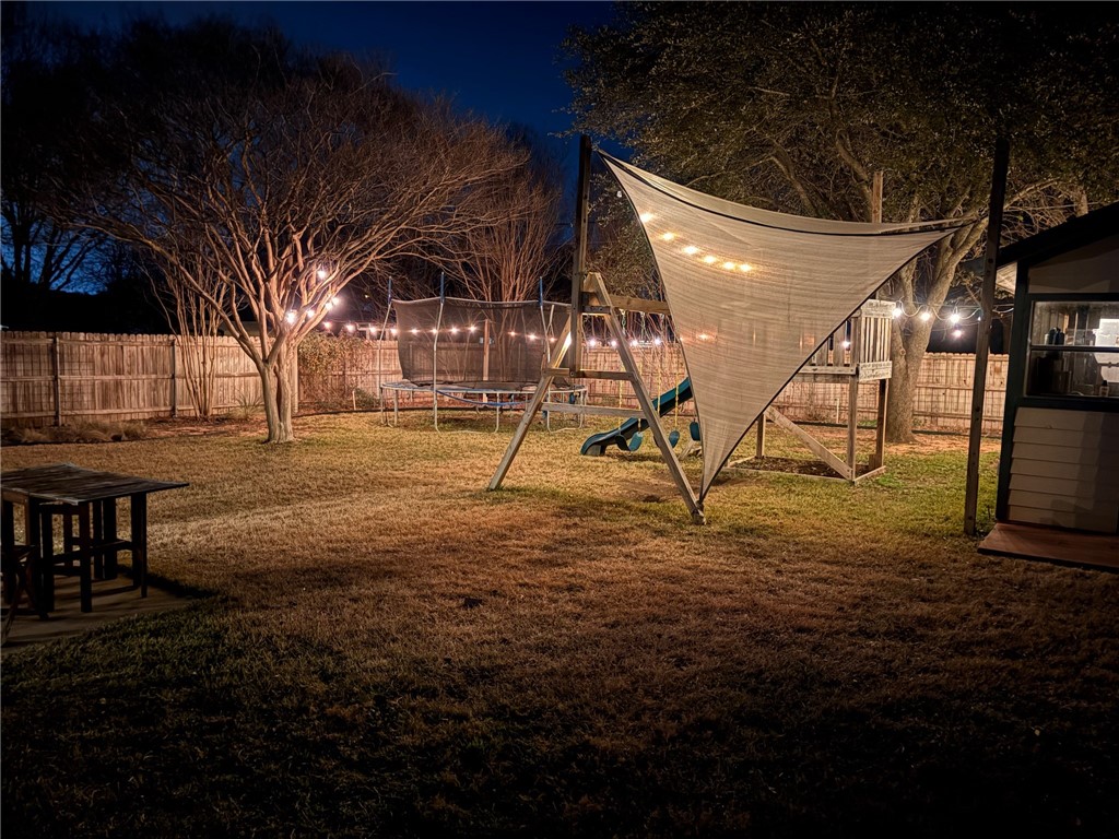 806 Crested Butte Drive, Hewitt, Texas image 32