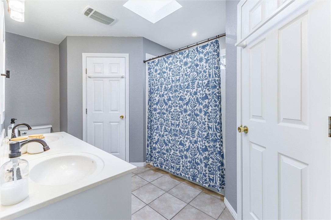 806 Crested Butte Drive, Hewitt, Texas image 18