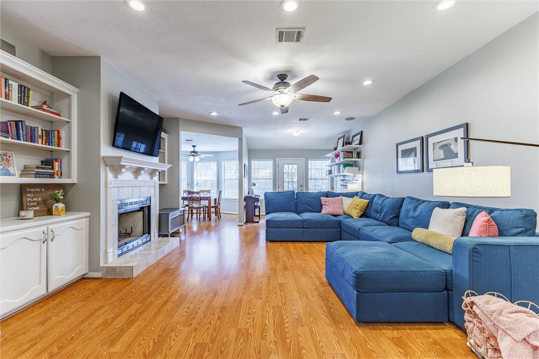 806 Crested Butte Drive, Hewitt, Texas image 5
