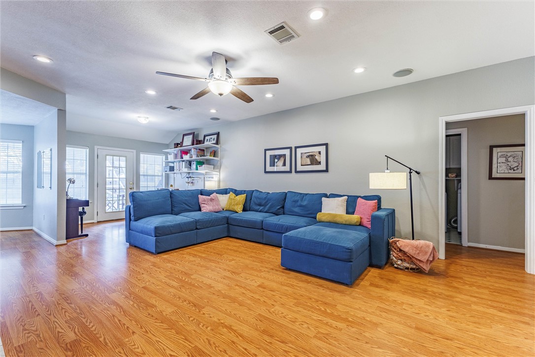 806 Crested Butte Drive, Hewitt, Texas image 6