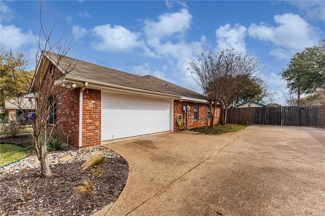 806 Crested Butte Drive, Hewitt, Texas image 3