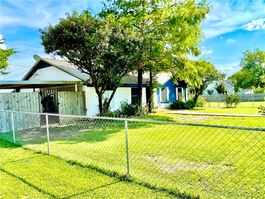 1116 Navarro Avenue, Mart, Texas image 2