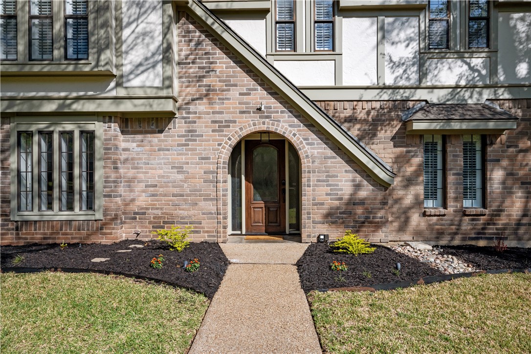 9006 Kingswood Place Pl, Woodway, Texas image 2