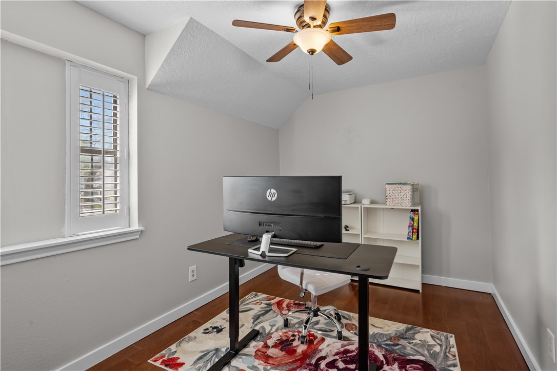 9006 Kingswood Place Pl, Woodway, Texas image 33