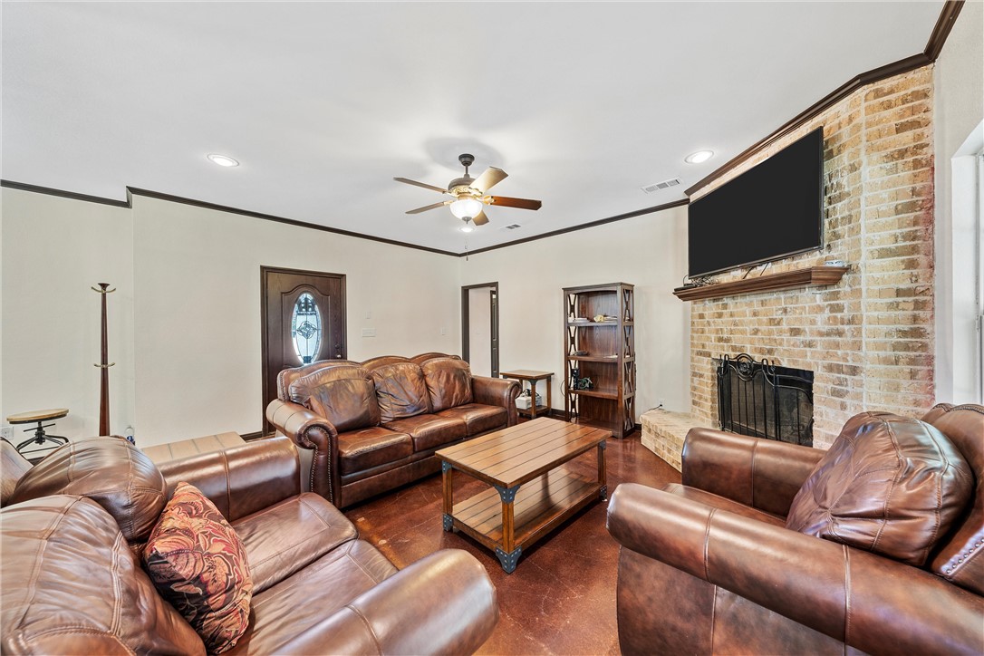 913 E Elm Street, Hillsboro, Texas image 3