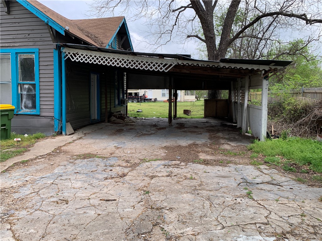 609 W Navasota Street, Groesbeck, Texas image 3