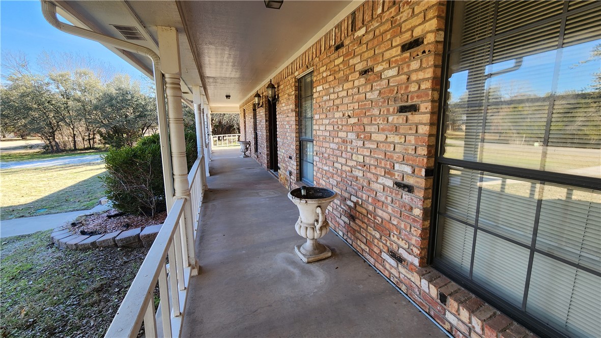 104 Clear Lake Court Ct, Weatherford, Texas image 3