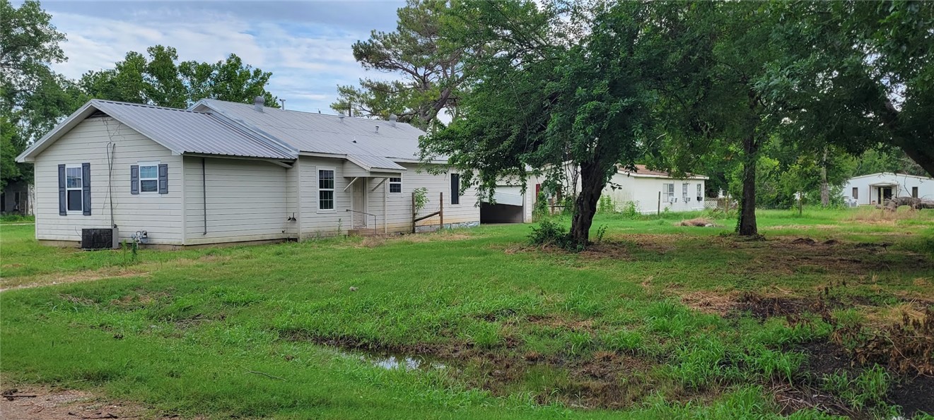 200 S Narcissus Street, Kosse, Texas image 3