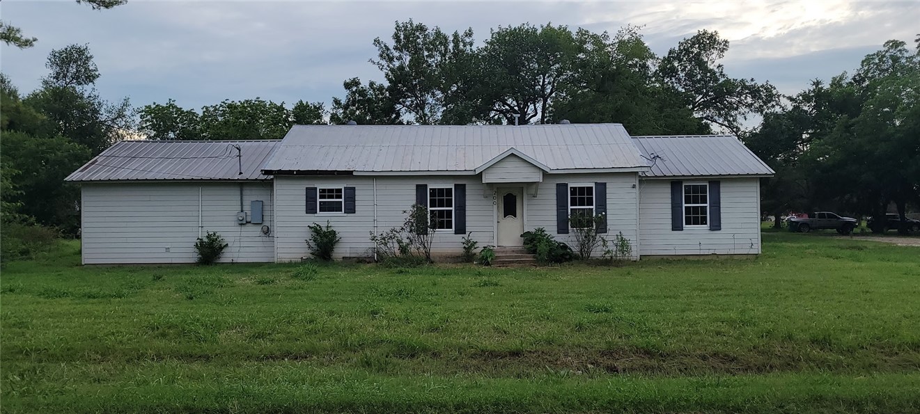 200 S Narcissus Street, Kosse, Texas image 1