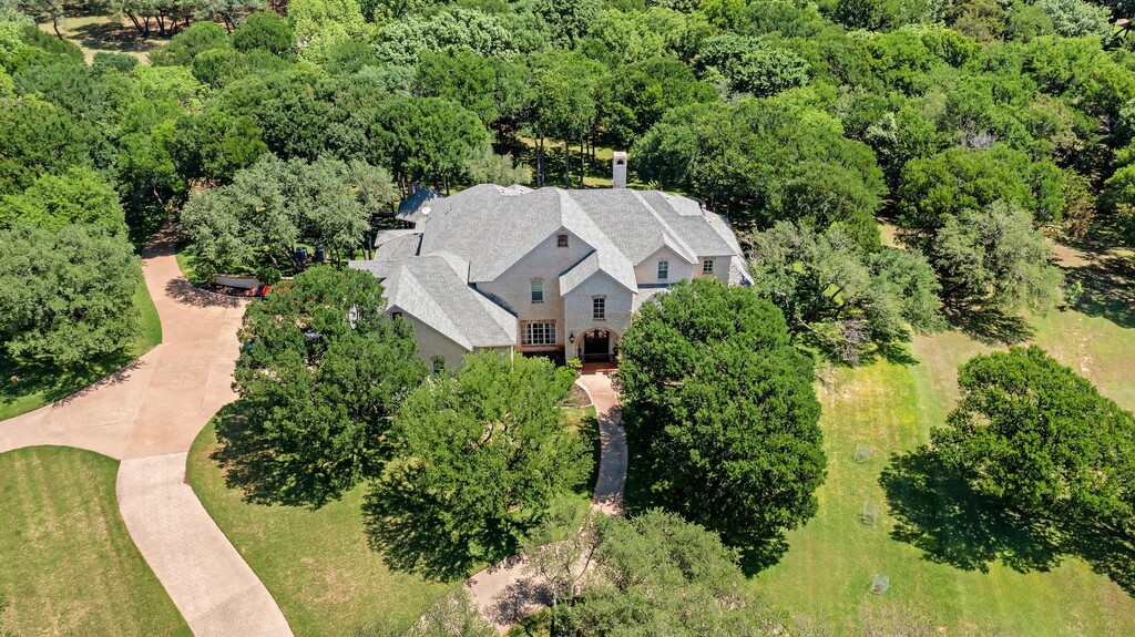 565 Lost Hunters Canyon Cyn, China Spring, Texas image 1