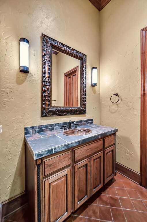 565 Lost Hunters Canyon Cyn, China Spring, Texas image 31