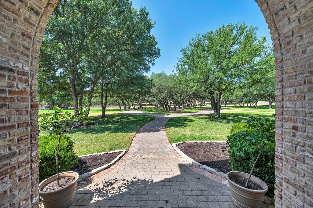 565 Lost Hunters Canyon Cyn, China Spring, Texas image 8