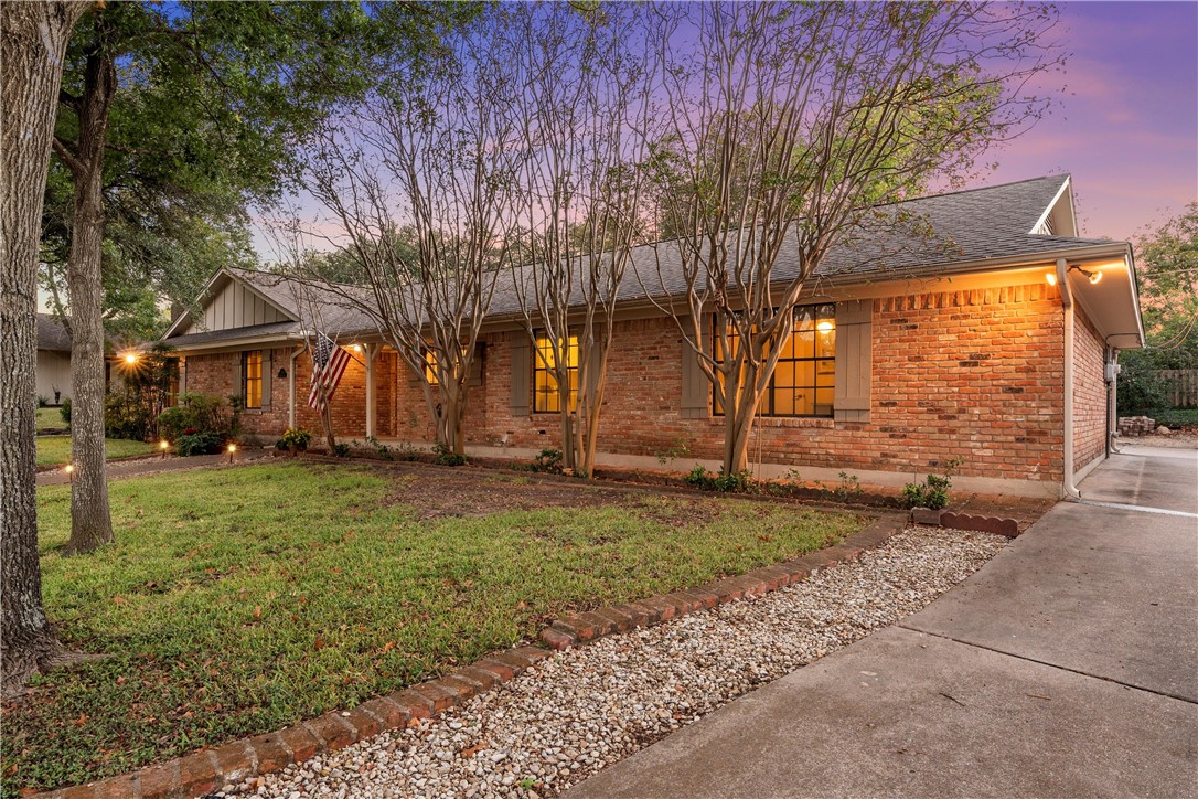 704 Willow Creek Drive, Woodway, Texas image 3