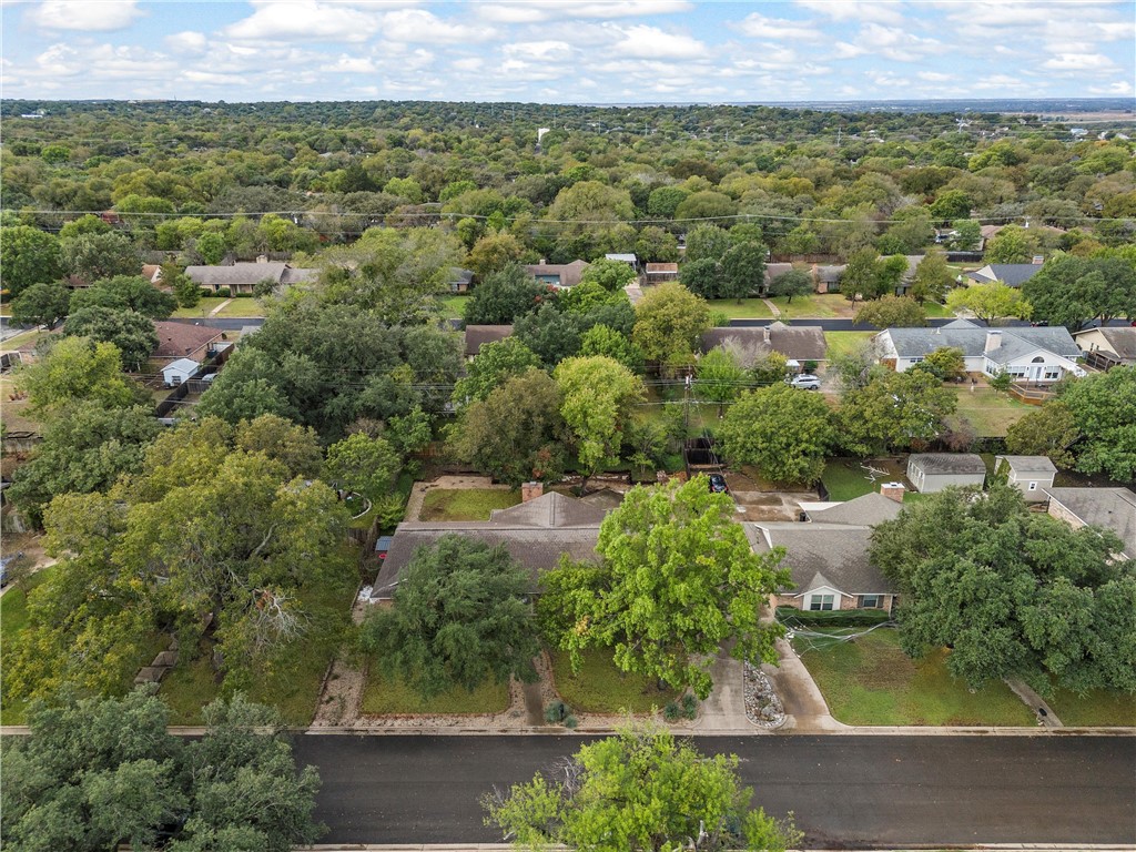 704 Willow Creek Drive, Woodway, Texas image 37