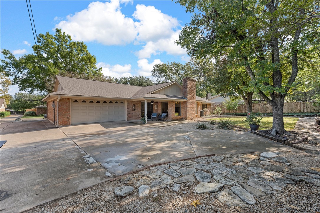 704 Willow Creek Drive, Woodway, Texas image 34