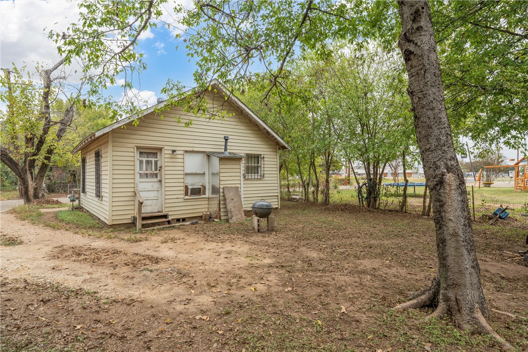 2207 Behrens Circle, Bellmead, Texas image 5