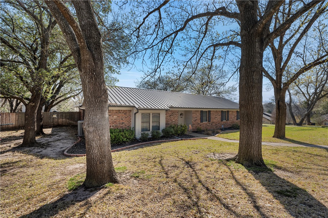 701 Clarence Drive, Woodway, Texas image 4