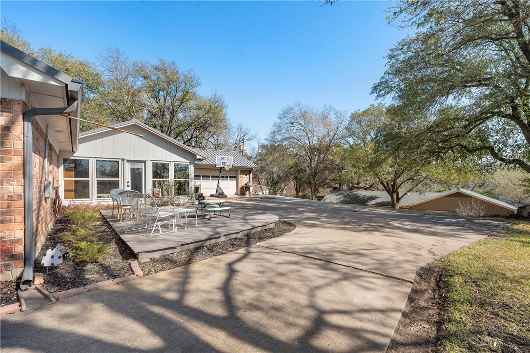 701 Clarence Drive, Woodway, Texas image 5