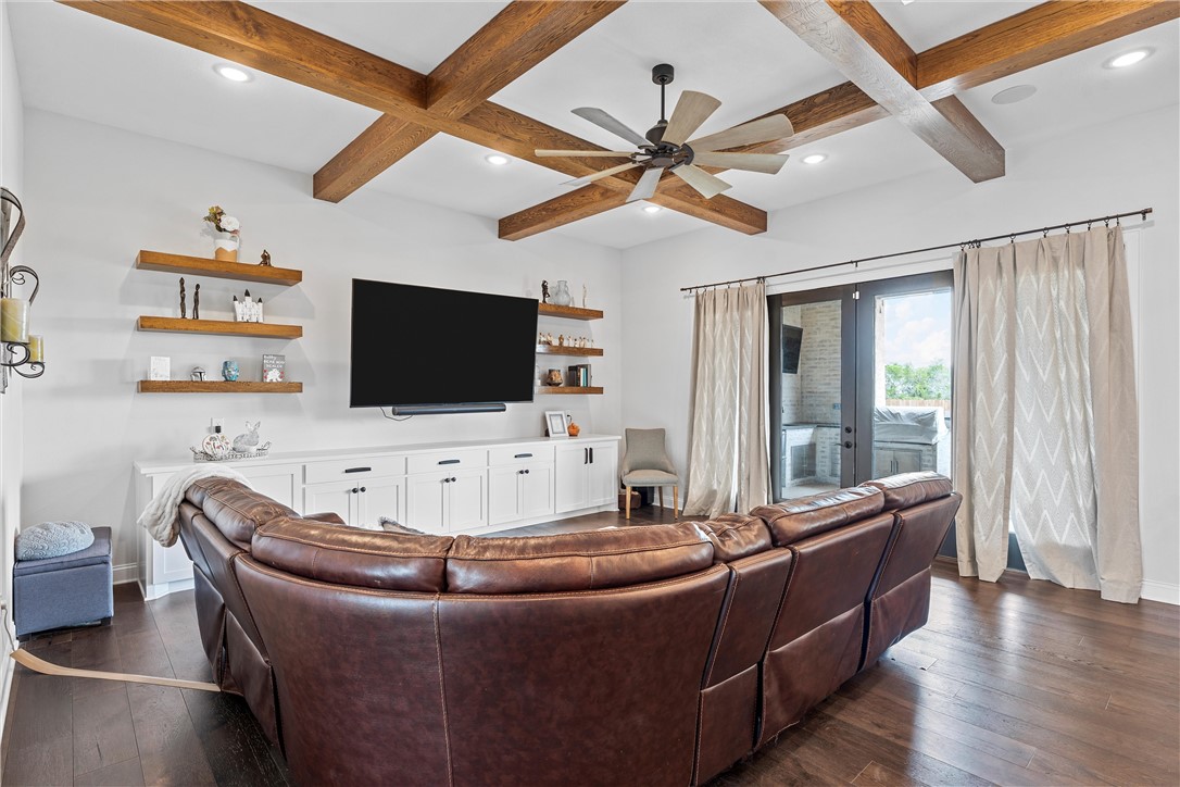 900 Glorietta Drive, McGregor, Texas image 4