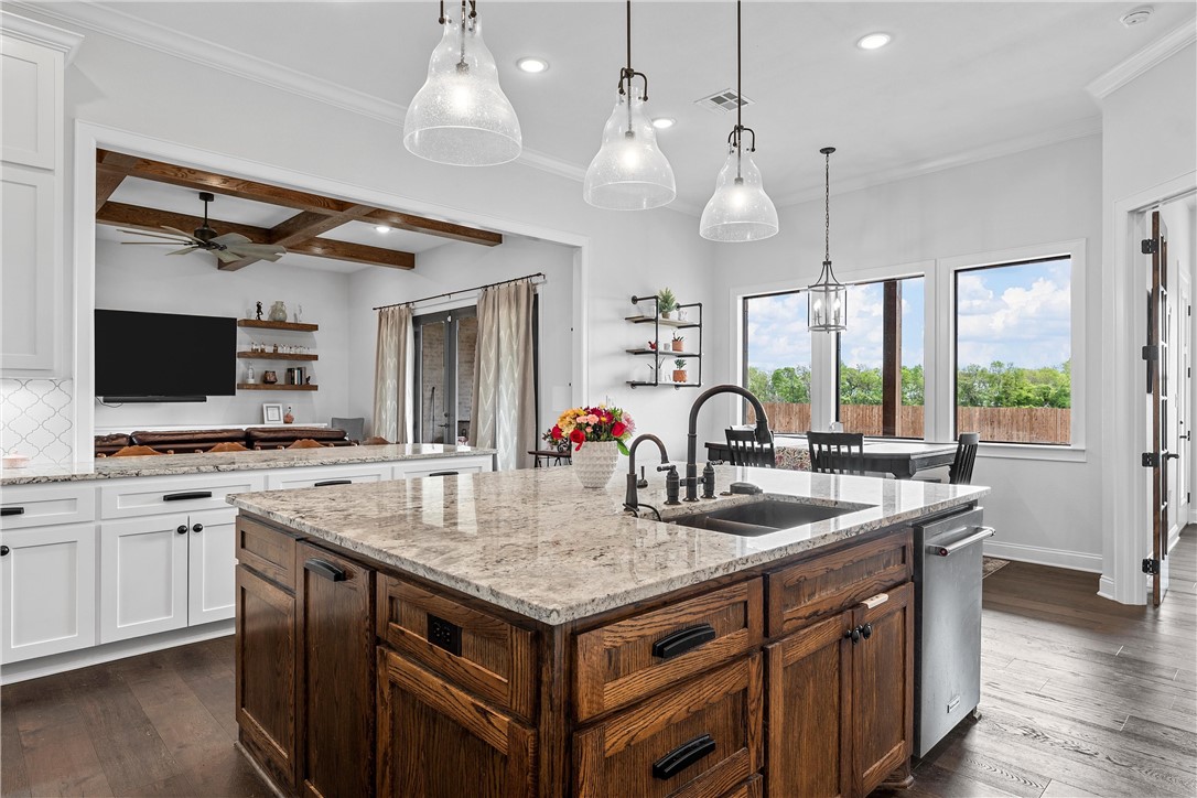 900 Glorietta Drive, McGregor, Texas image 10