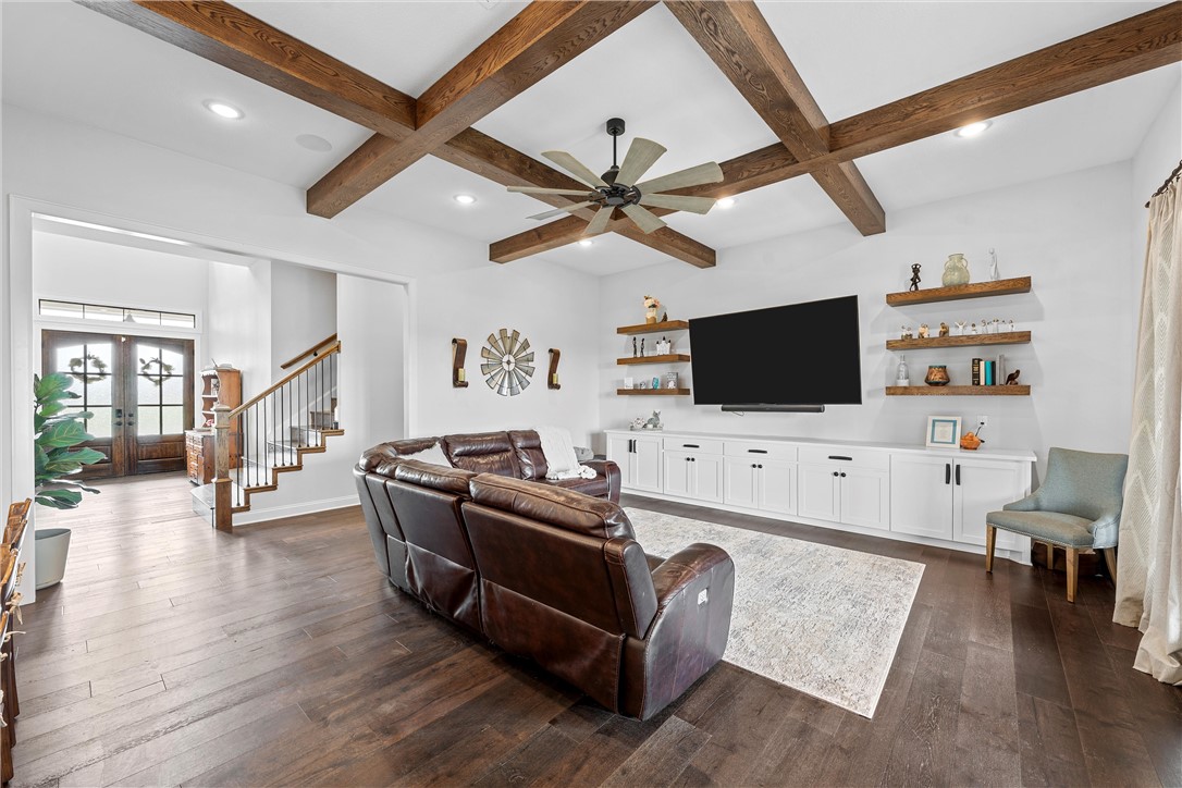 900 Glorietta Drive, McGregor, Texas image 5