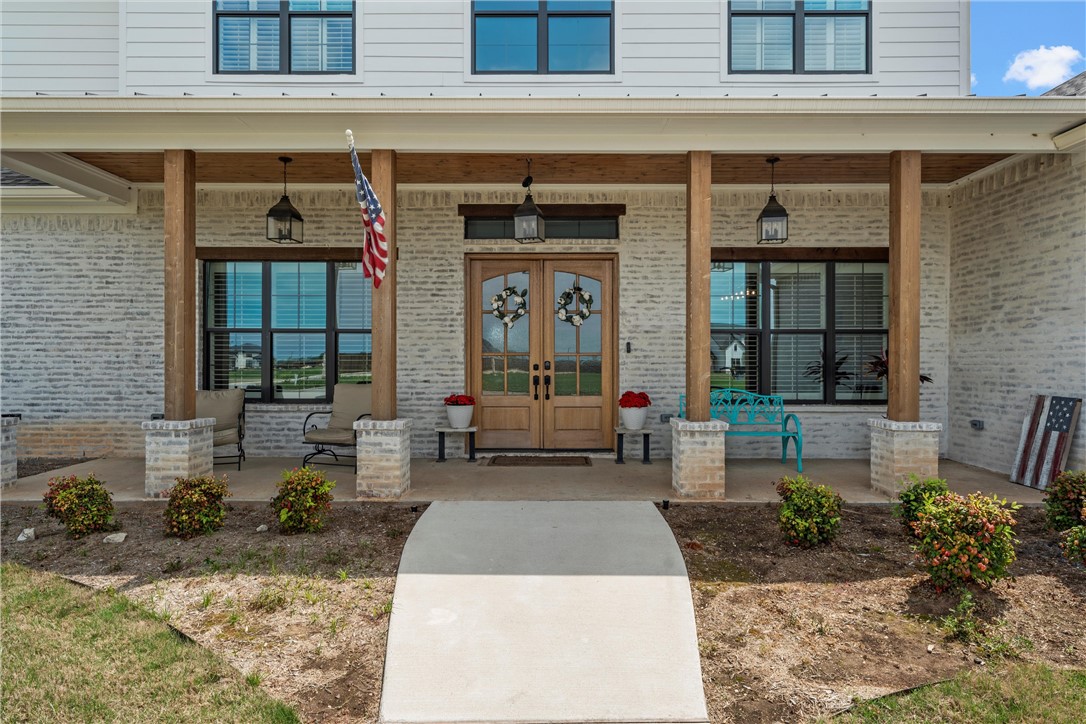 900 Glorietta Drive, McGregor, Texas image 2