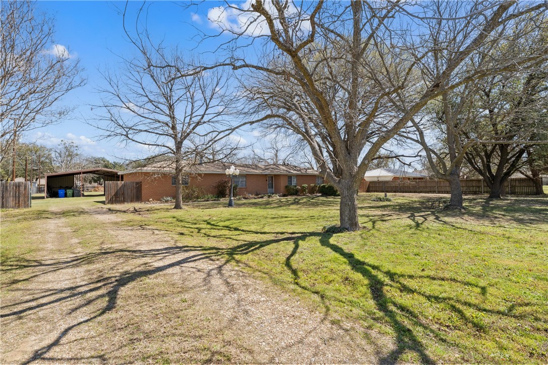 568 Bosque Lane, McGregor, Texas image 1