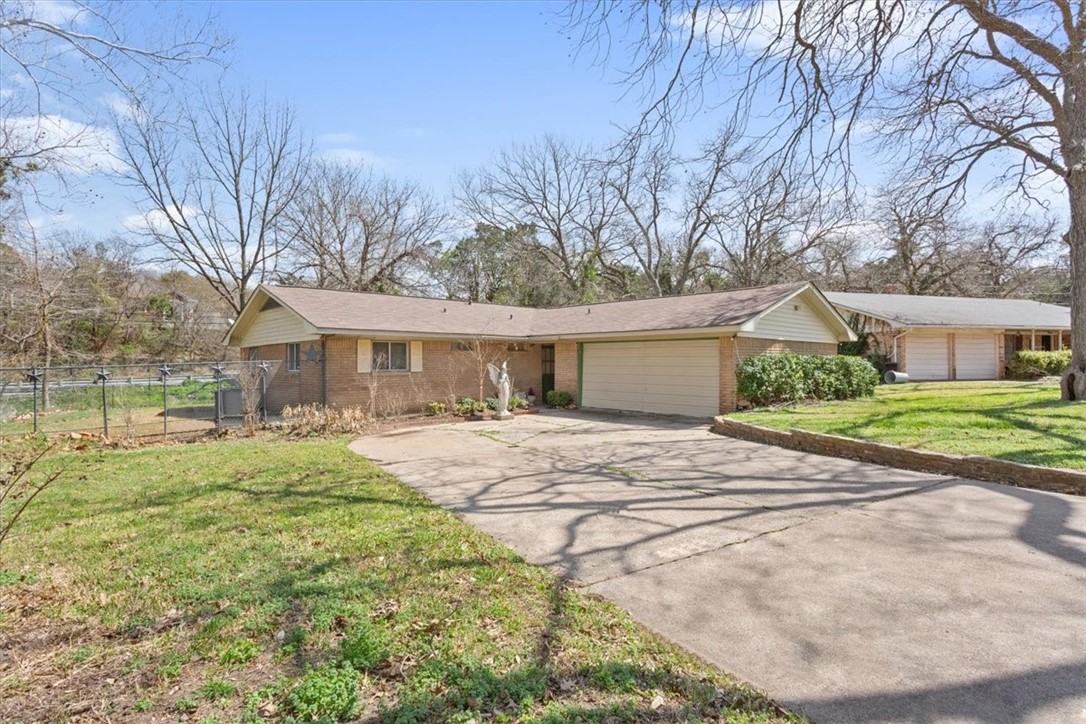 411 Brookwood Drive, Woodway, Texas image 1