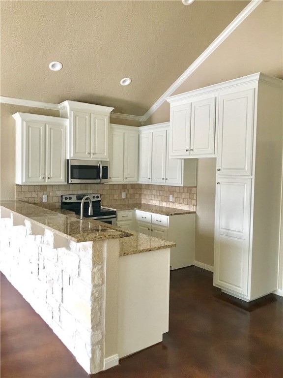 697 Park Street, McGregor, Texas image 2