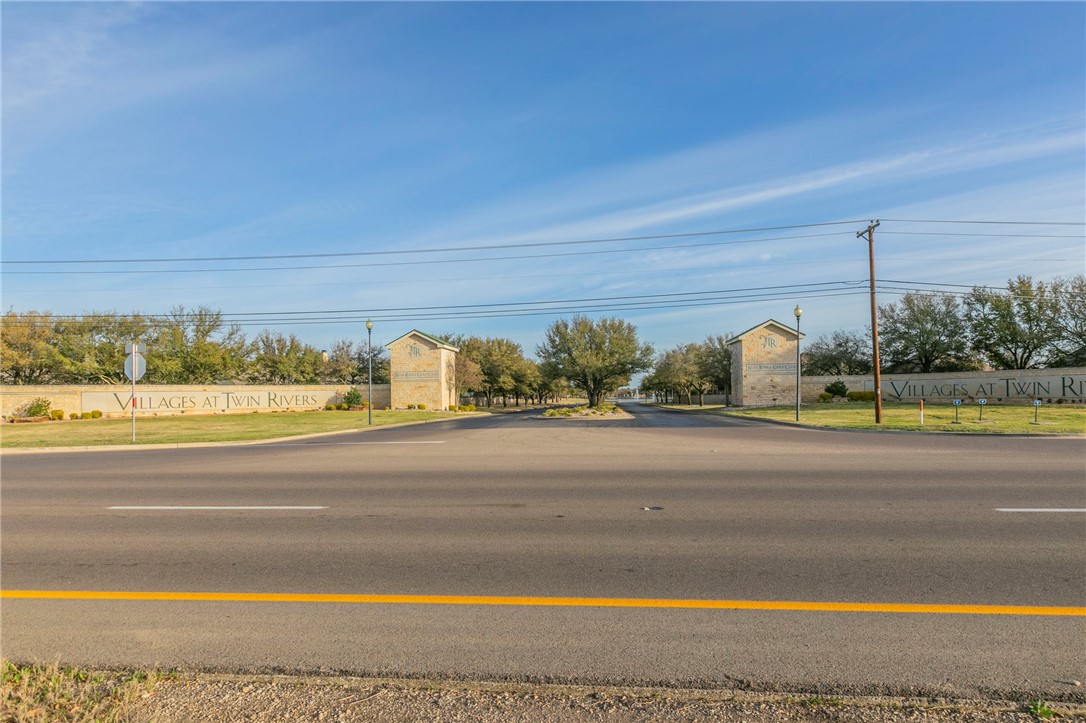 704 Salisbury Drive, Woodway, Texas image 28