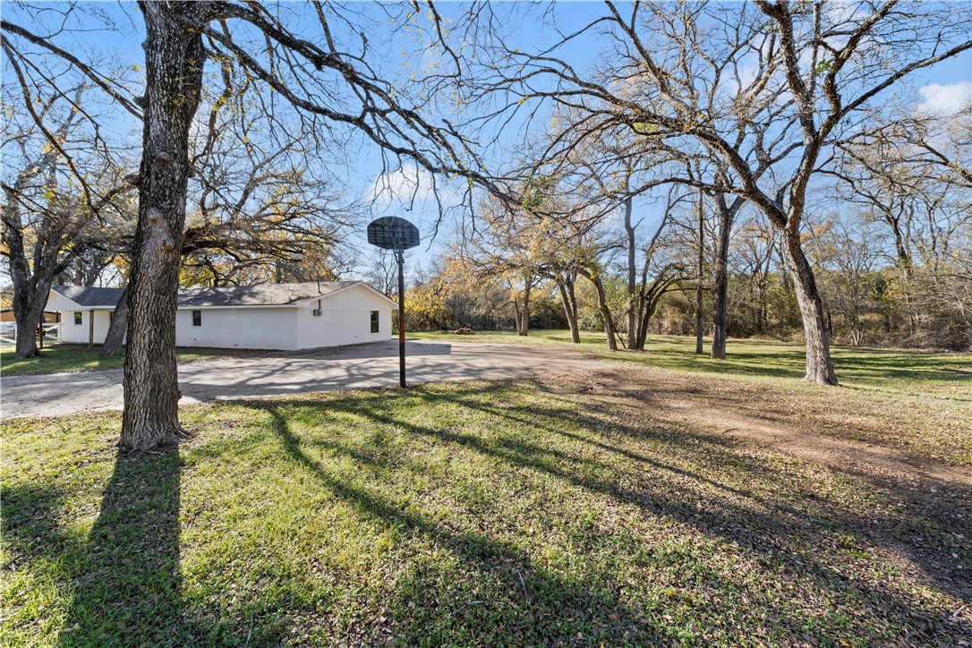 215 Curry Lane, China Spring, Texas image 4