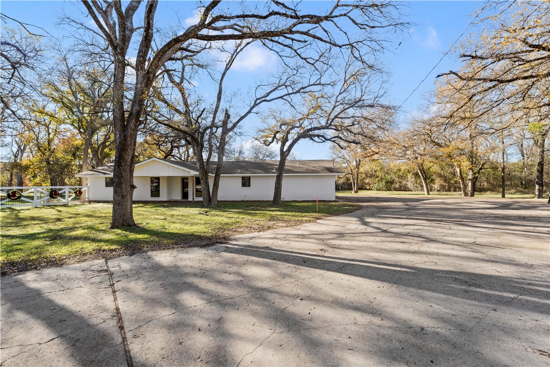 215 Curry Lane, China Spring, Texas image 3