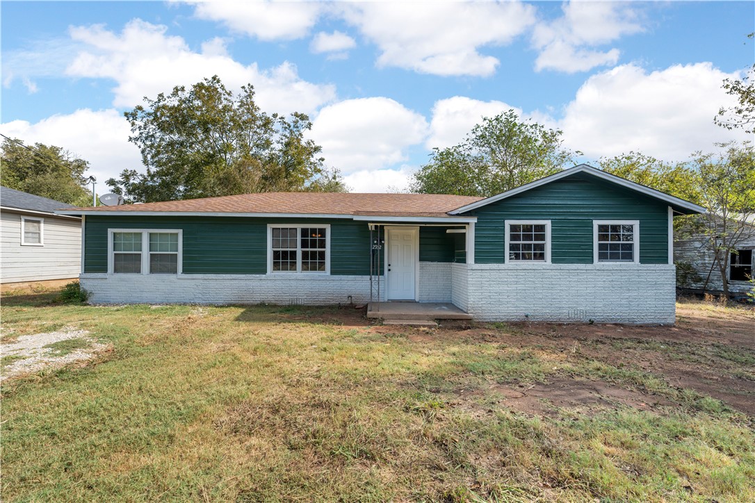 12932 Old Dallas Road, West, Texas image 1