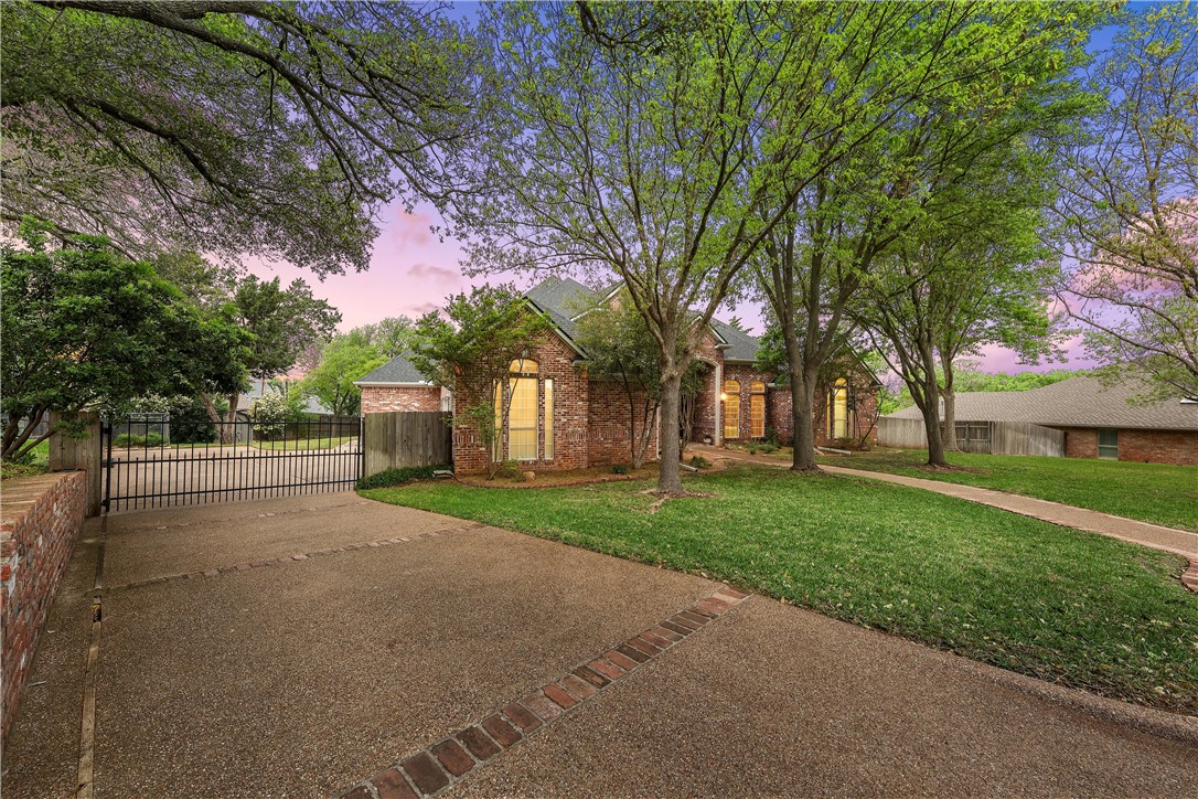 12002 Woodfall Circle, Woodway, Texas image 2