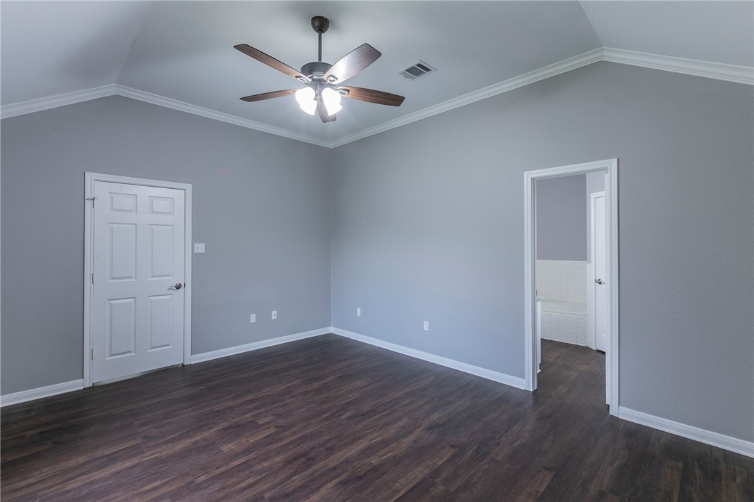 917 Crested Butte Drive, Hewitt, Texas image 13