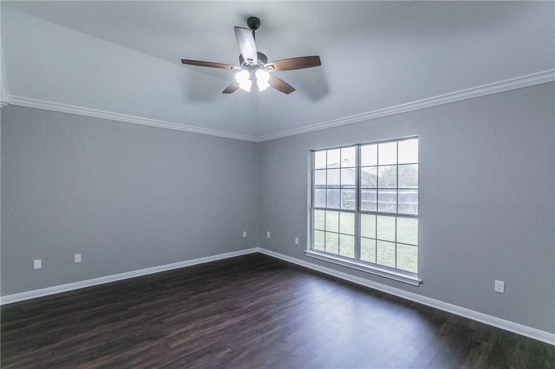 917 Crested Butte Drive, Hewitt, Texas image 12