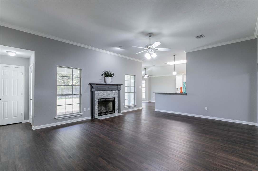 917 Crested Butte Drive, Hewitt, Texas image 3