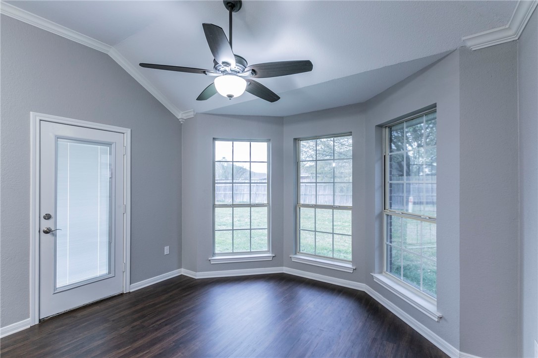 917 Crested Butte Drive, Hewitt, Texas image 10
