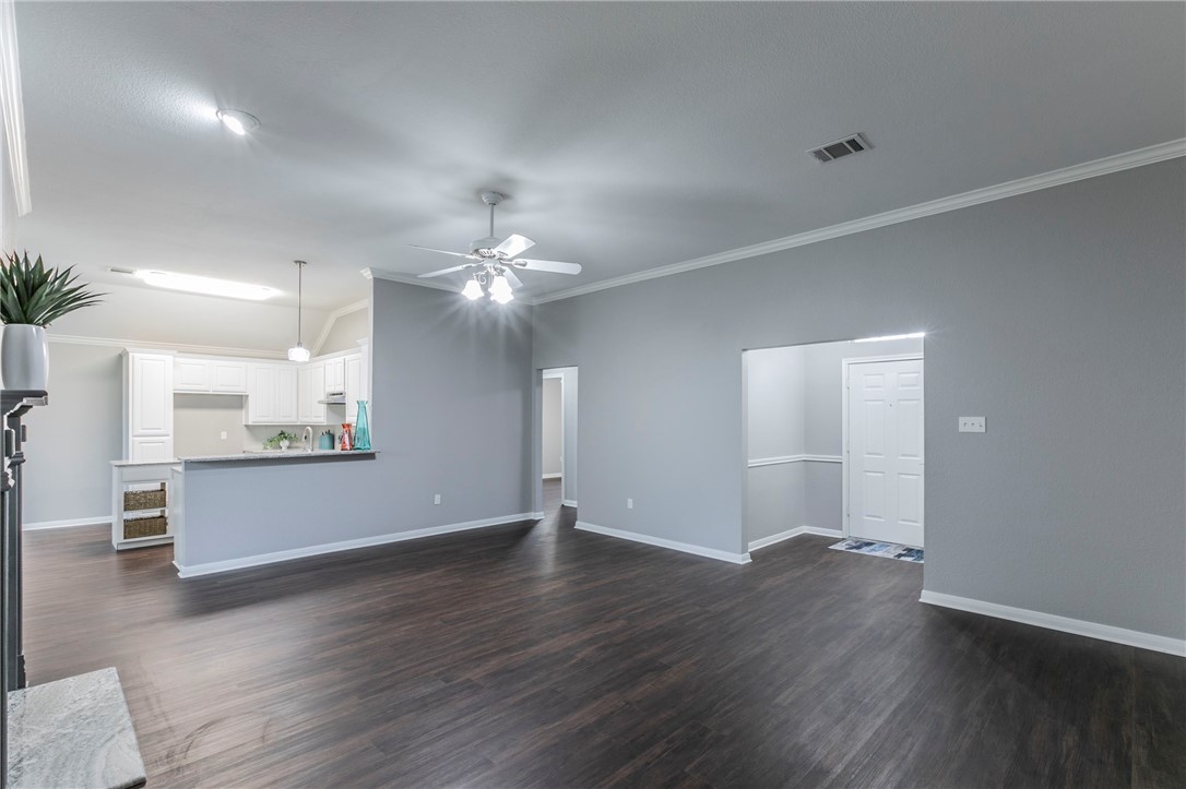 917 Crested Butte Drive, Hewitt, Texas image 4
