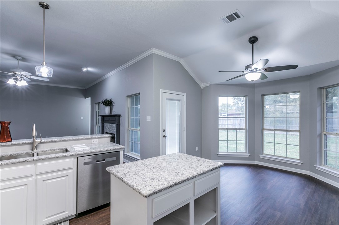 917 Crested Butte Drive, Hewitt, Texas image 9