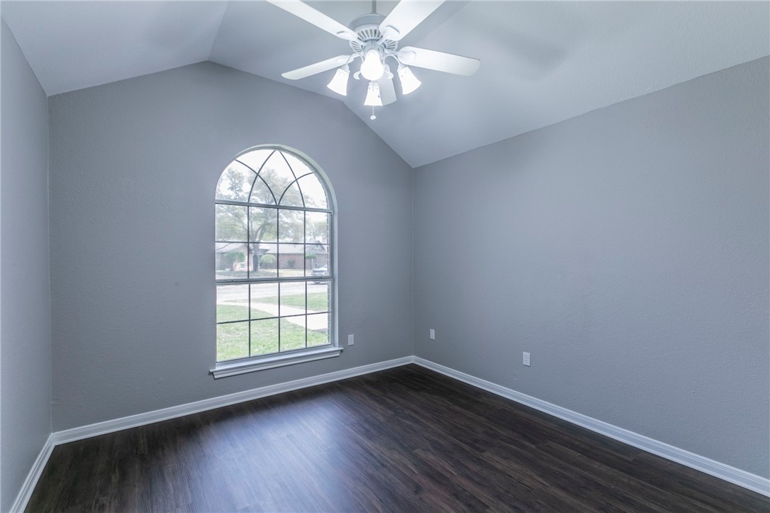 917 Crested Butte Drive, Hewitt, Texas image 17