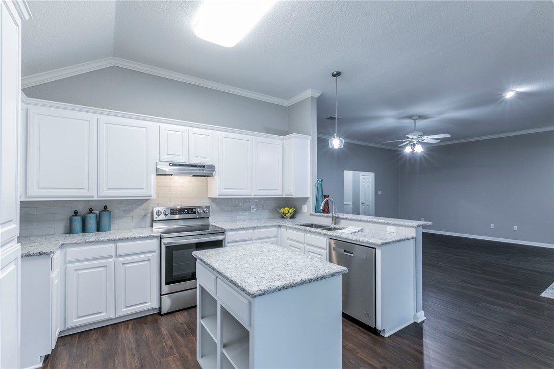 917 Crested Butte Drive, Hewitt, Texas image 7
