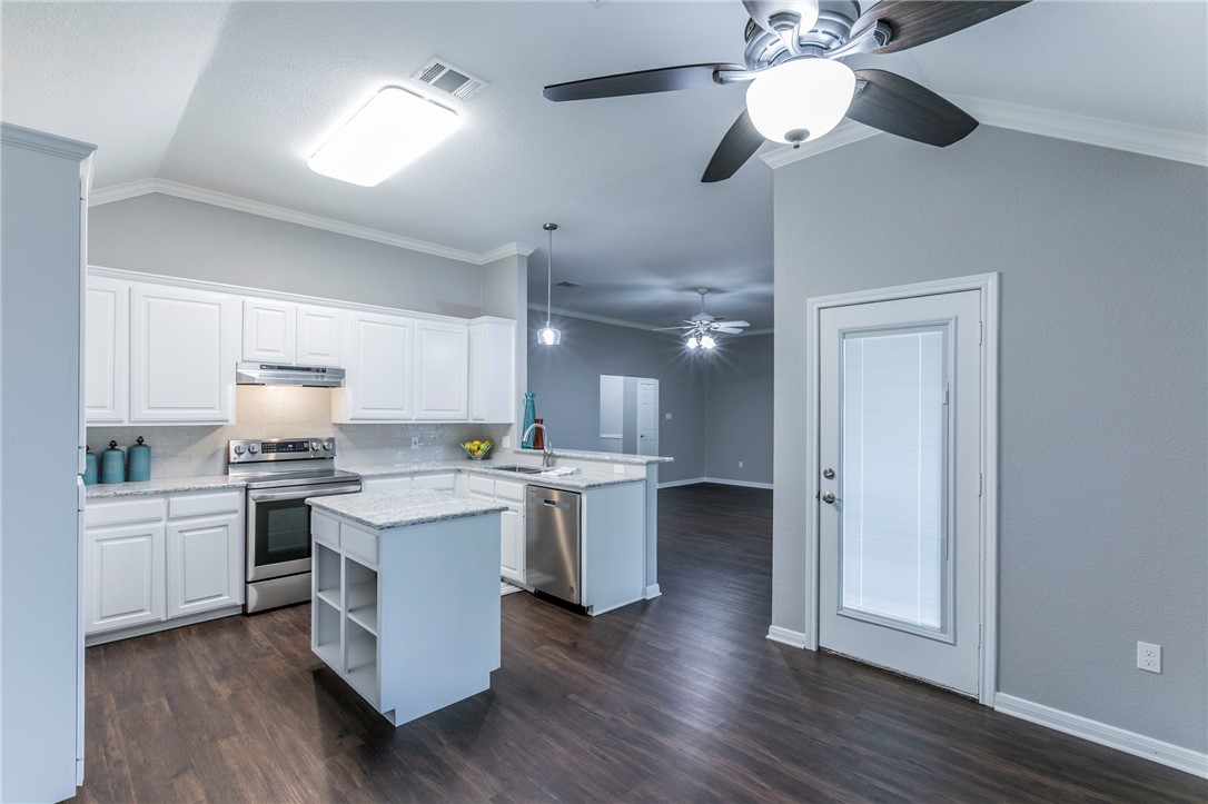 917 Crested Butte Drive, Hewitt, Texas image 8